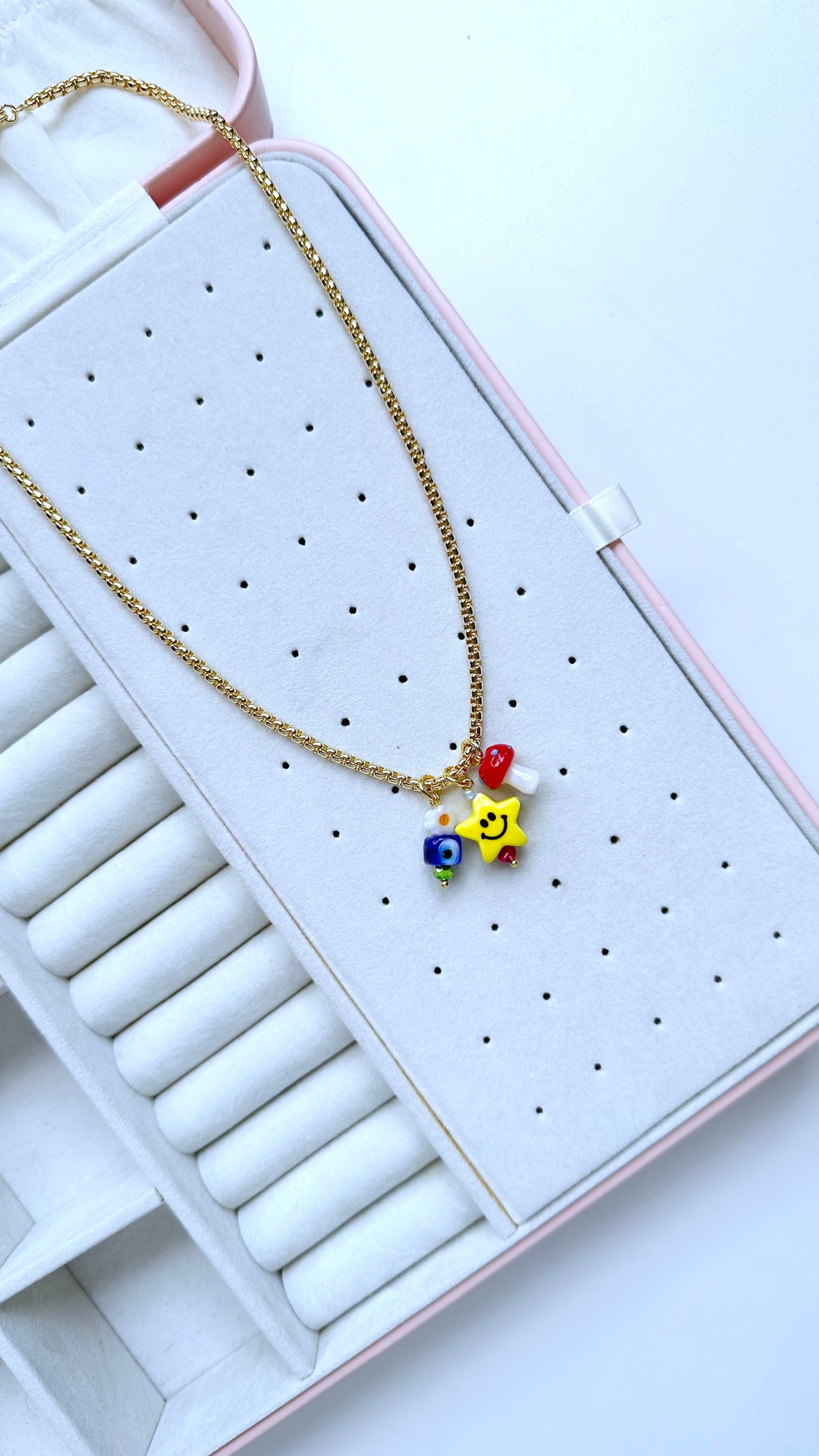 Cadena Charms